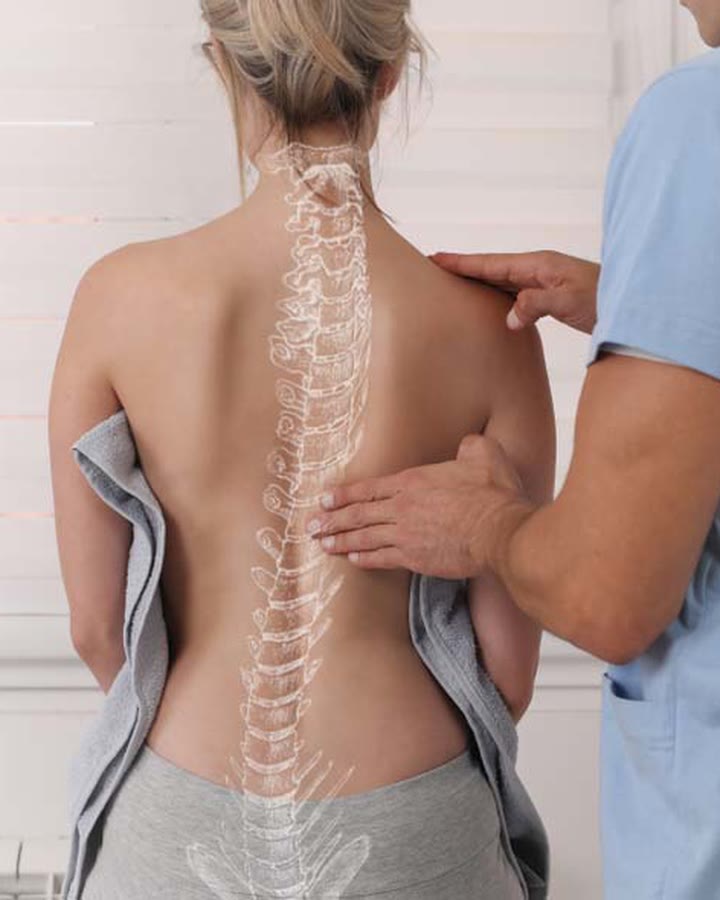 Valutazione posturale della colonna vertebrale per il trattamento della scoliosi presso lo Studio Nesos a Napoli